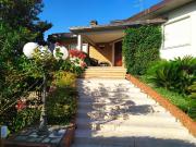 Villa con giardino, Carrara marina di