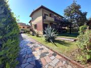 Villa con giardino, Carrara sant'antonio