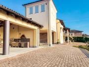 Villa con giardino e piscina a Castagnole delle Lanze...