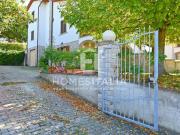 Villa con giardino e terrazza panoramica m² Baschi