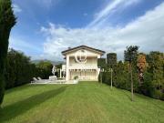Villa con giardino, Forte dei Marmi vittoria apuana