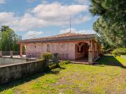 Villa con giardino in via alcaloro petrone 47, Viagrande