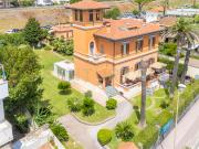 Villa con giardino in via aurelia 393, Santa Marinella