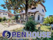 Villa con giardino in via bitti 136, Roma