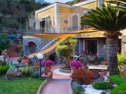 Villa con giardino in via cava ruffano, Ischia