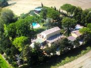 Villa con giardino in via chiaravallese, Osimo