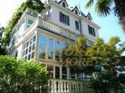 Villa con giardino in via ciro menotti 3, Luino