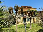 Villa con giardino in via consani, Lucca