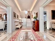 Villa con giardino in via del cimitero, Capannori