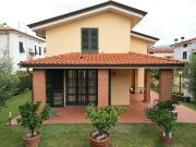 Villa con giardino in via delle ville prima, Lucca