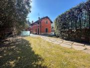 Villa con giardino in via dotti 16, Bologna