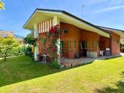 Villa con giardino in via nino costa, Rosta