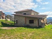 Villa con giardino in via pagliericci 15, Montecchio