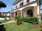 Villa con giardino, Lucca san marco