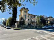 Villa con giardino, Lucca vicino mura
