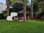 VILLA con giardino privato
