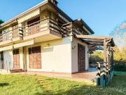Villa con parco privato a Ronchi di Massa, Toscana 350m²...