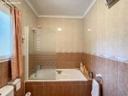 Villa con piscina comunitaria. SISK T121