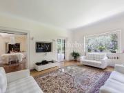 Villa con piscina e parco privato all’Olgiata