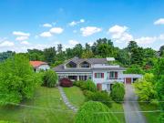 Villa Con Piscina E Tre Unità Indipendenti A Castronno...