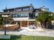 Villa con piscina Infernetto, axa, casal palocco,...