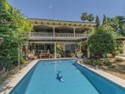 VILLA CON PISCINA PRIVADA EN ZONA EXCLUSIVA DE MARBELLA