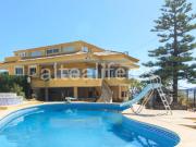 Villa con Piscinas, Vistas y Amplias Terrazas en La Nucía