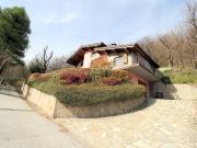 Villa unifamiliare con giardino in posizione panoramica...