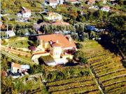 Villa con terrazzo a Massa