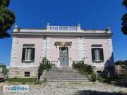 Villa con terrazzo Bari