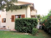 Villa unifamiliare di ampia superficie con giardino in...