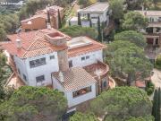 Villa con vistas al mar, piscina y pista de tenis