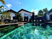 Villa contemporaine avec 2 gîtes et piscine 370m²...
