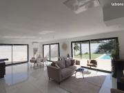 Villa contemporaine avec piscine 13015