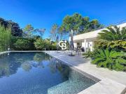 Villa Contemporaine Avec Piscine En Bordure Du Massif De...