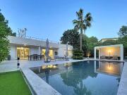 VILLA CONTEMPORAINE AVEC PISCINE EN BORDURE DU MASSIF DE...