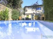 VILLA CONTEMPORAINE AVEC PISCINE ET DÉPENDANCE EN PIERRE