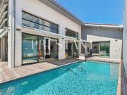 Villa contemporaine avec piscine proche plages dans un...