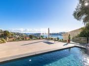 Villa contemporaine avec piscine rooftop et vue panoramique