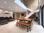 Villa contemporaine bien conçue à Montady près de 257m²...