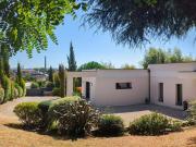 Villa Contemporaine dans un environnement boisé avec piscine