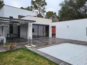 Villa contemporaine de 200 m² sur les Hauts de Nîmes sur...