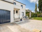 Villa contemporaine de 2011 avec jardin piscinable au...