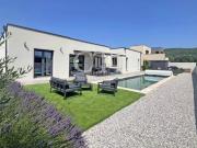 Villa contemporaine de plain pied avec piscine à Vaison...