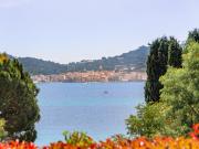 Villa contemporaine face à Saint Tropez dans un domaine...