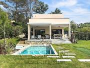 Villa contemporaine lumineuse avec jardin et piscine...