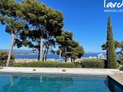 Villa contemporaine, pleine vue mer et village 13600 LA...