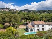 Villa Contemporaine proche du village