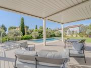 Villa contemporaine rénovée, terrain plat et piscine