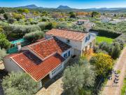 Villa contemporaine vue dominante !